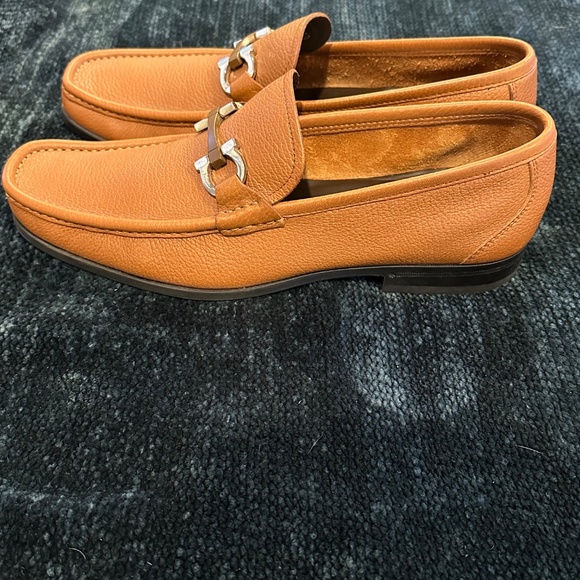 Salvatore Ferragamo Gancini Buckle Tan Loafer 9D, Almost New Condition - Picture 5 of 10